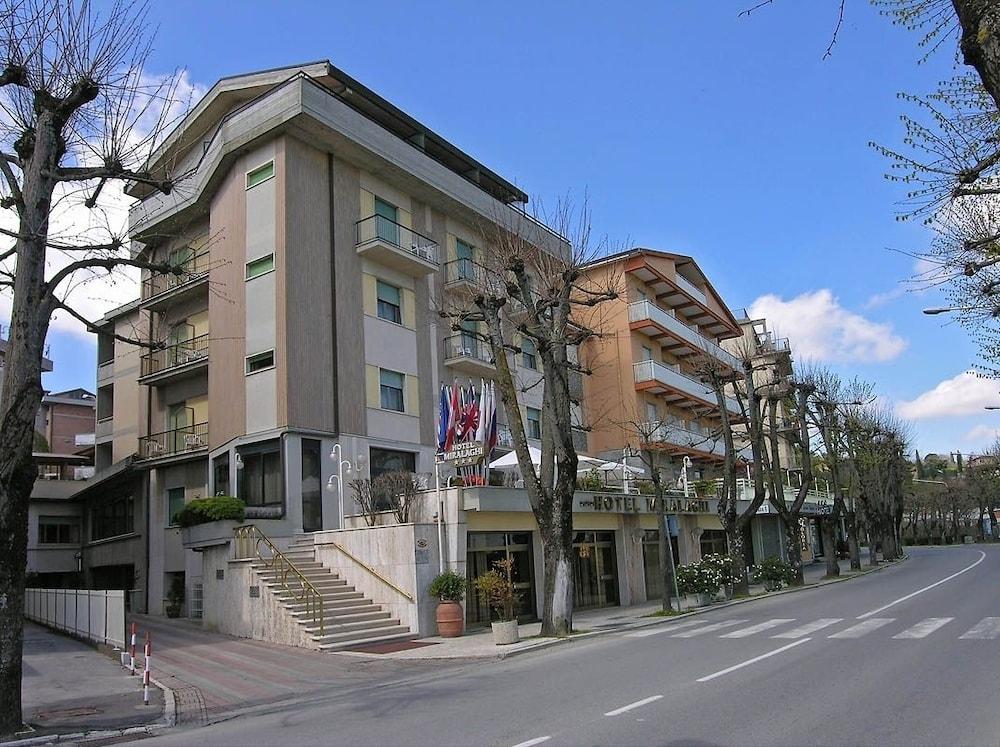 Hotel Miralaghi Chianciano Terme Bagian luar foto